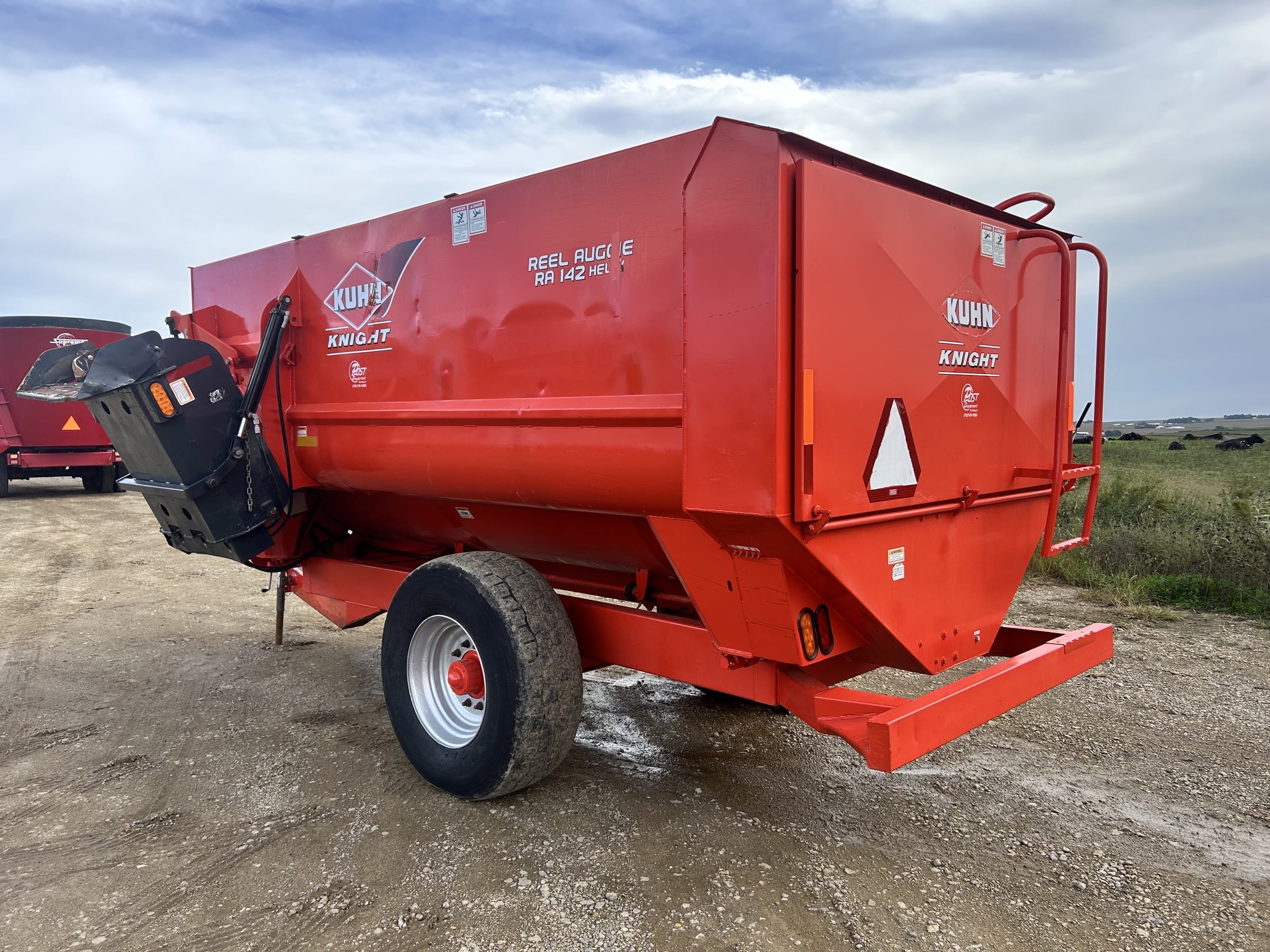 Kuhn Knight RA142 Reel Feed Mixer - Image 7