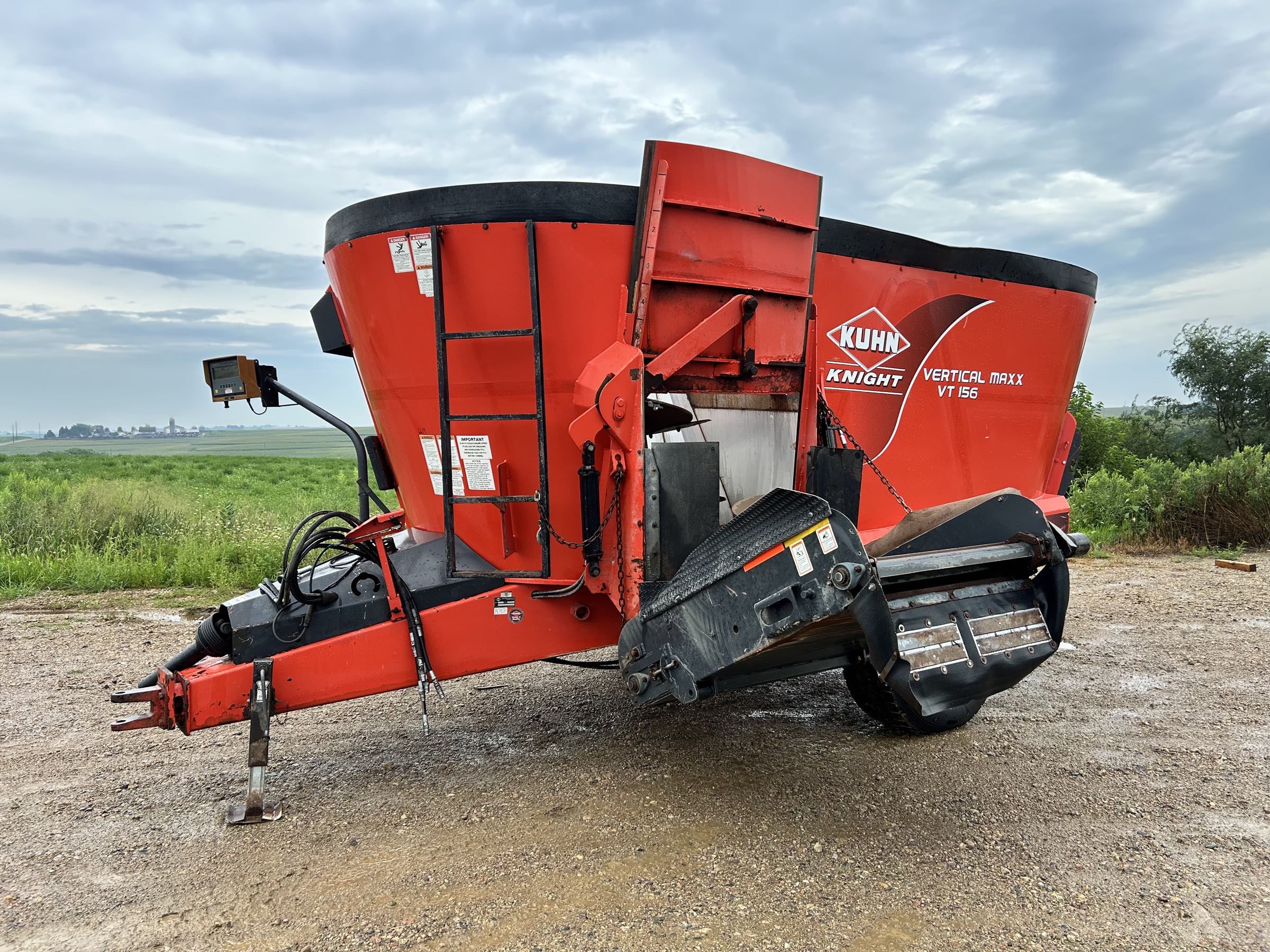 KUHN-KNIGHT-VT156-VERTICAL-FEED-MIXER-1 Kuhn Knight VT156 Vertical Feed Mixer
