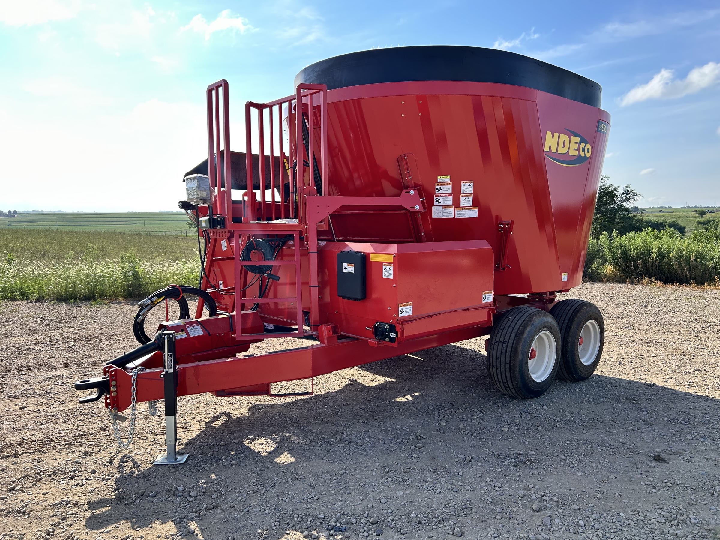 NDE-FS550-VERTICAL-FEED-MIXER-2 ***New*** NDEco FS550 Vertical Feed Mixer