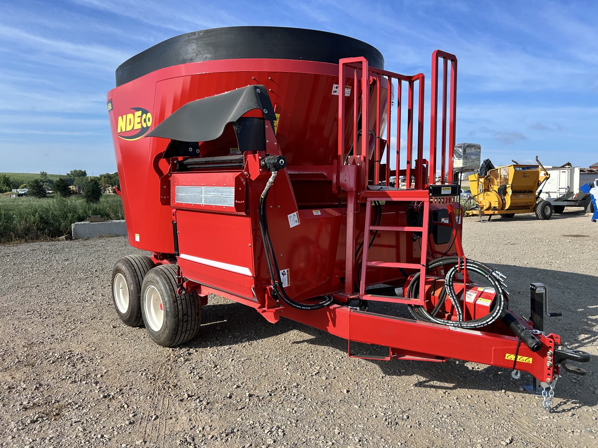 ***New*** NDEco FS550 Vertical Feed Mixer - Image 3