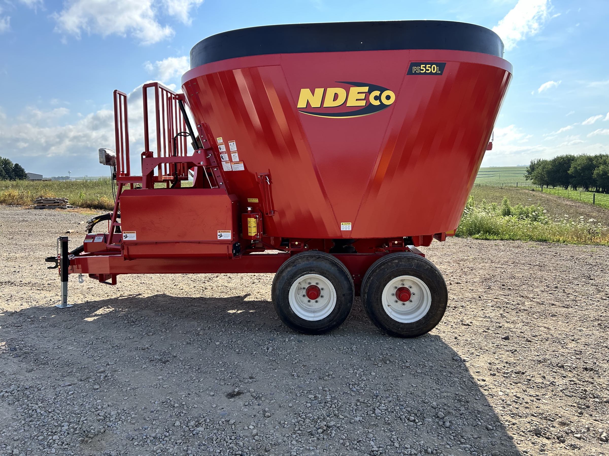 ***New*** NDEco FS550 Vertical Feed Mixer - Image 8