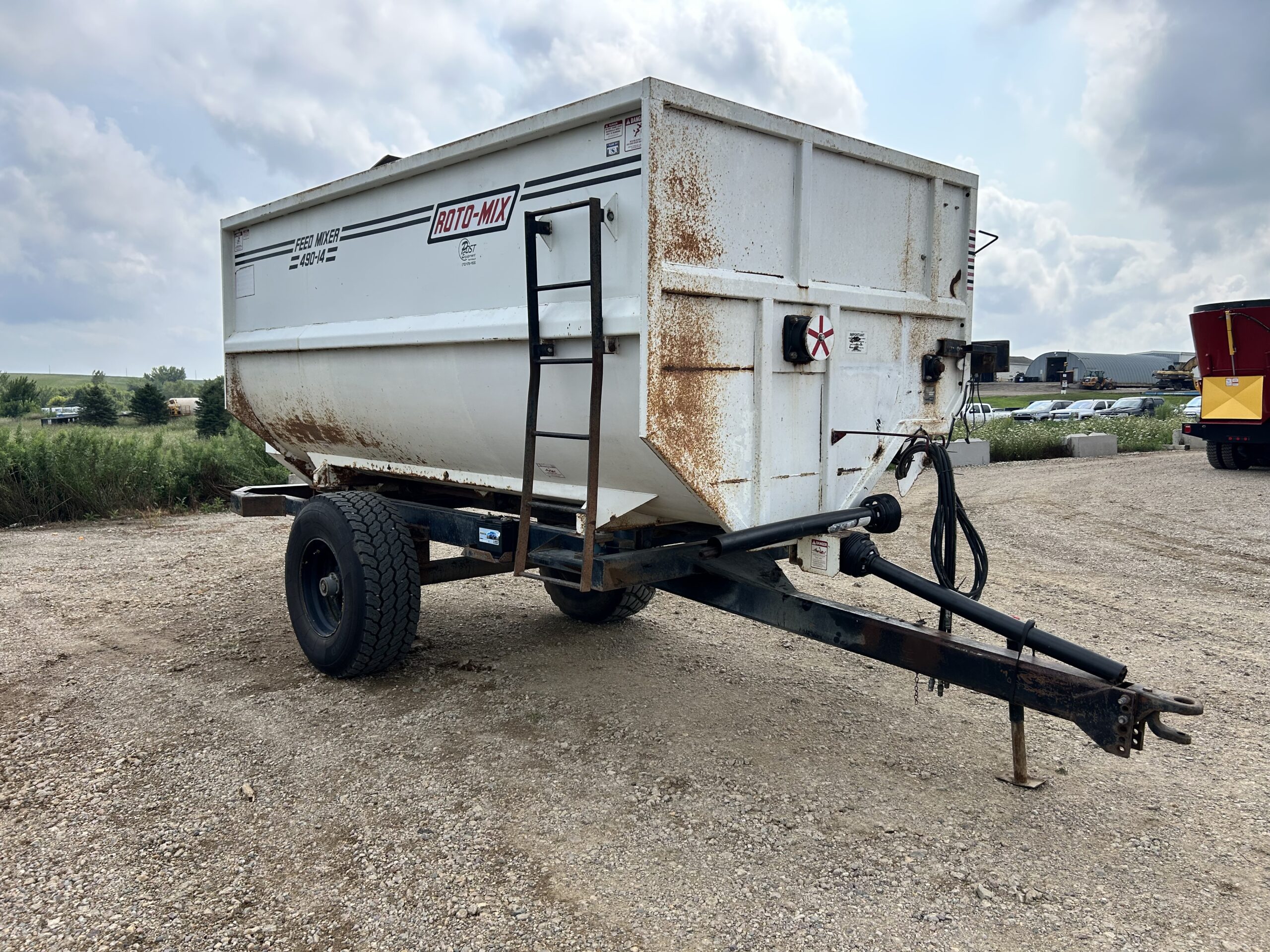 Roto-Mix 490-14 Reel Feed Mixer - Image 3
