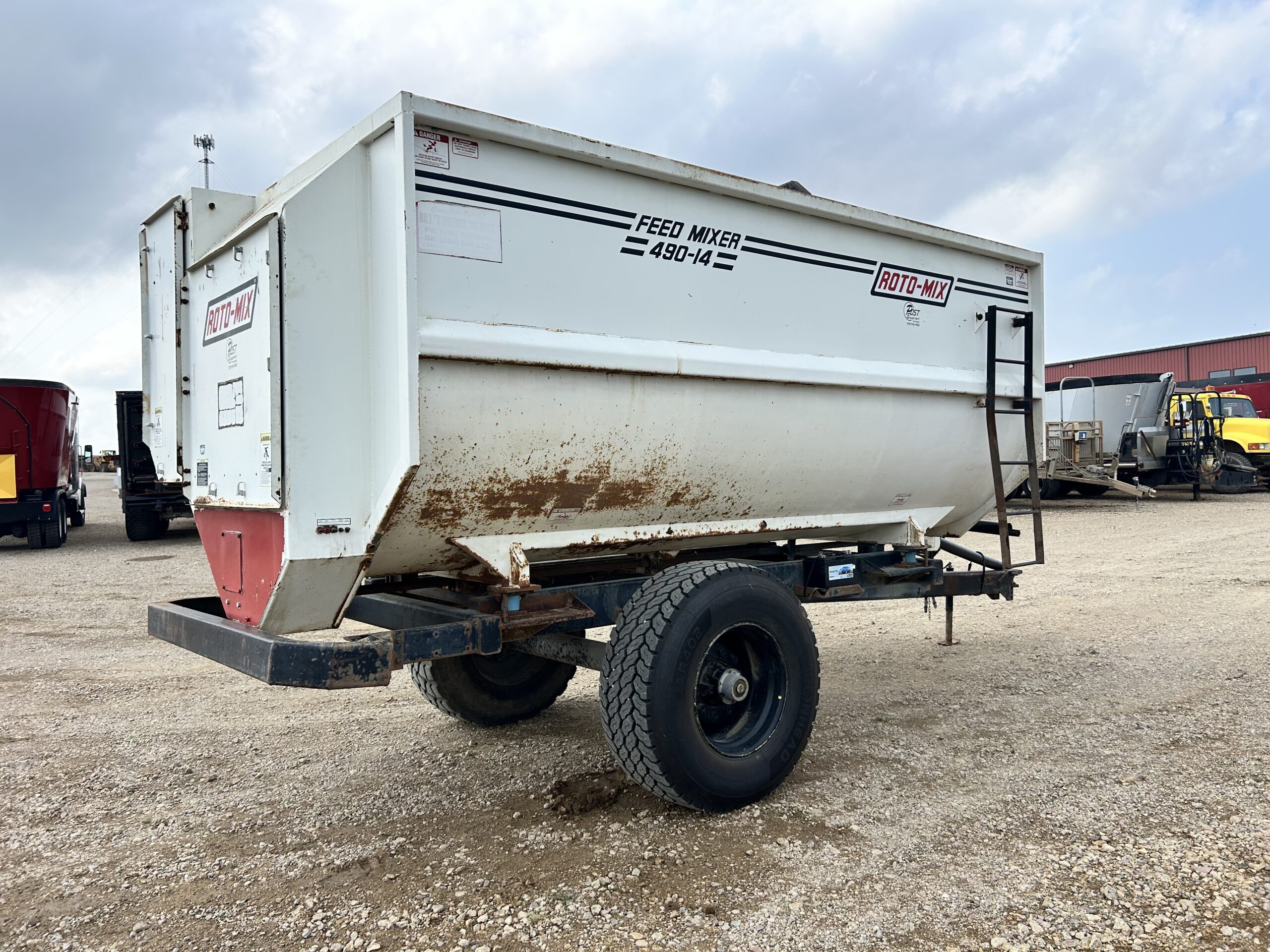 Roto-Mix 490-14 Reel Feed Mixer - Image 5