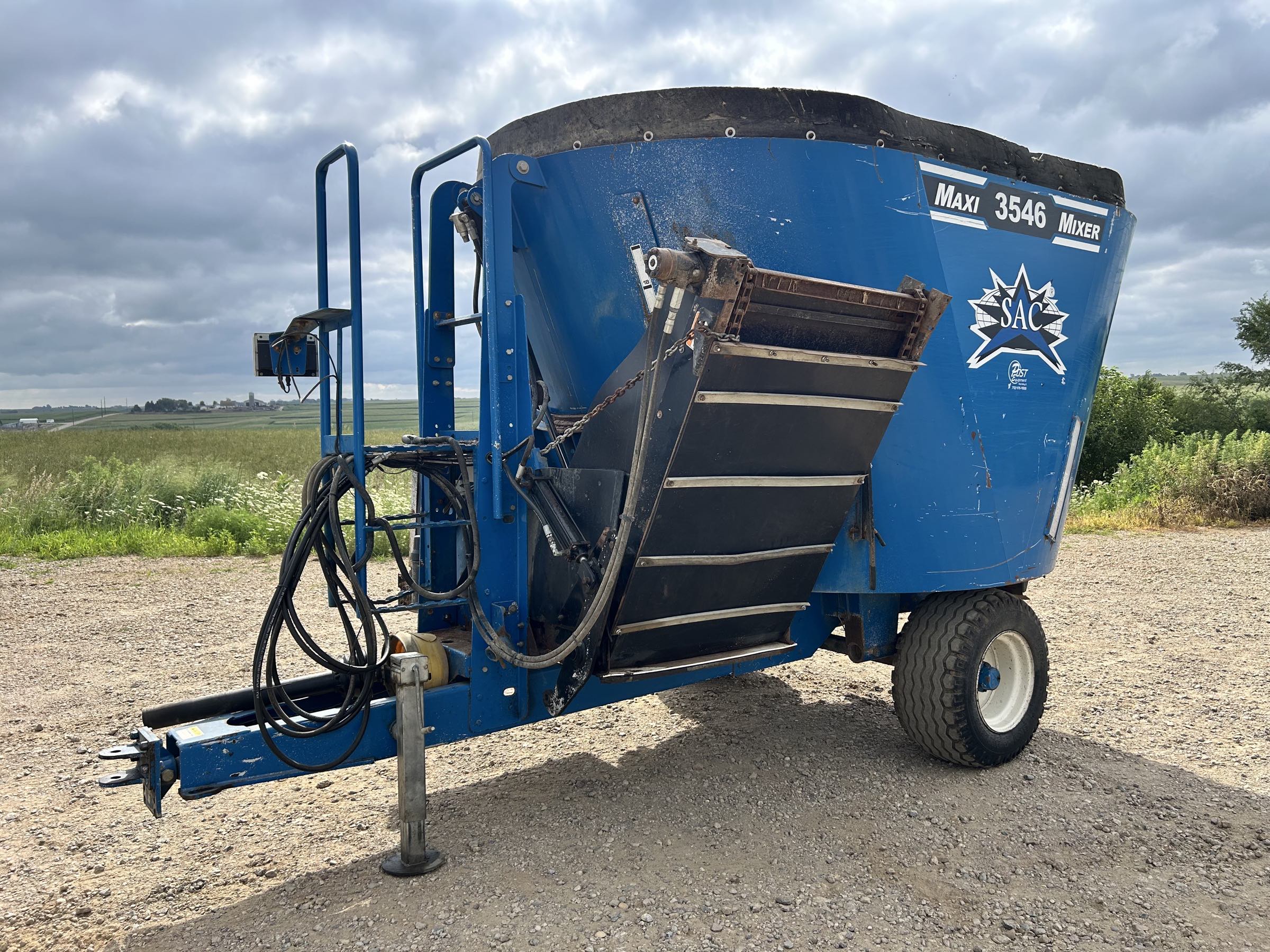 SAC-JAYLOR-3546-VERTICAL-FEED-MIXER-1 SAC/Jaylor 3546 Vertical Feed Mixer