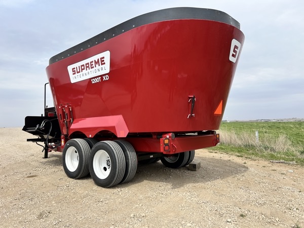 Supreme 1200T XD Vertical Feed Mixer