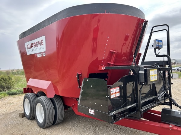 Supreme 1200T XD Vertical Feed Mixer