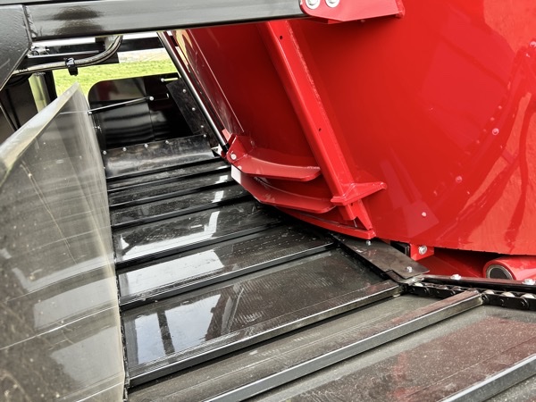 Supreme 1200T XD Vertical Feed Mixer