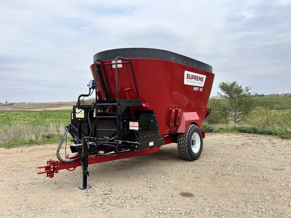 Supreme 600T Vertical Feed Mixer