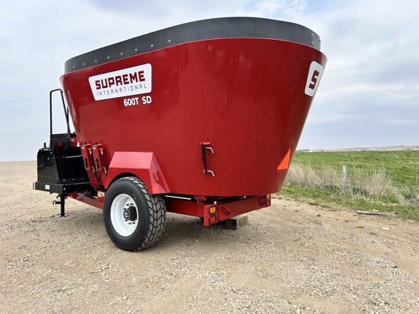 Supreme 600T Vertical Feed Mixer