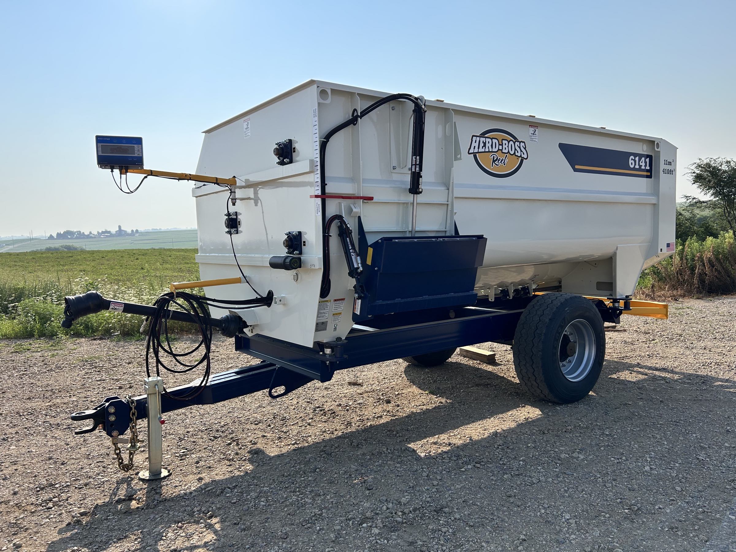 ***New*** Herd-Boss 6141 Reel Feed Mixer
