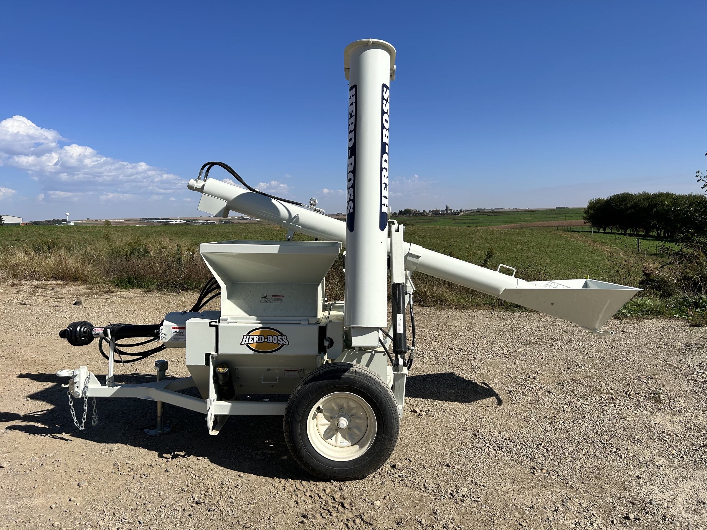 ***New*** Herd-Boss / Renn RMC24 Roller Mill - Image 7