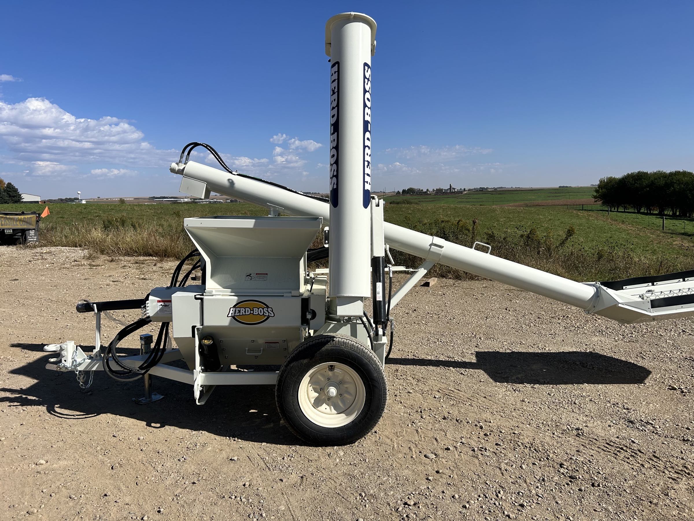 ***New*** Herd-Boss / Renn RMC24 Roller Mill - Image 6