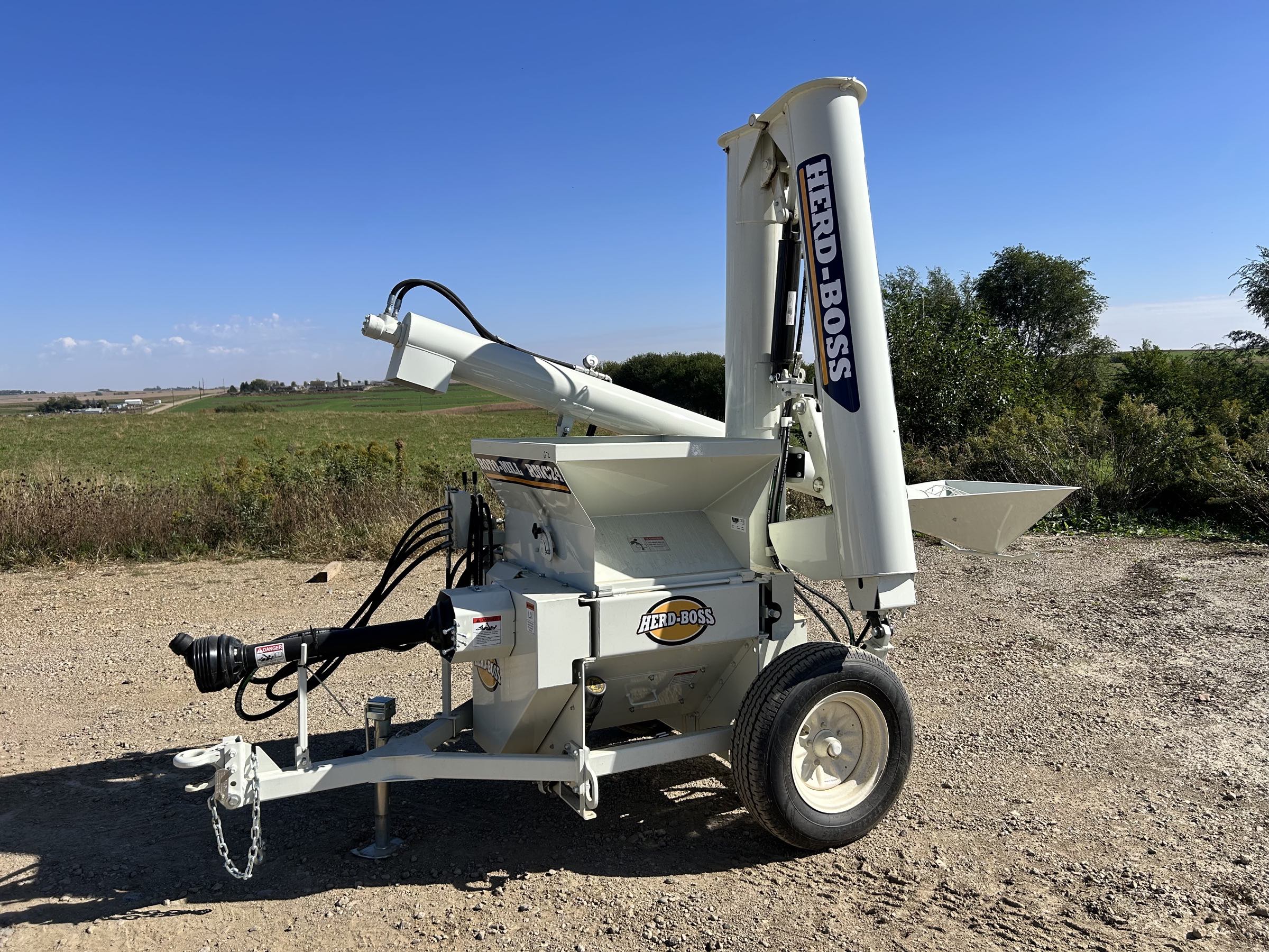 HERD-BOSS-RMC24-ROLLER-MILL-4 ***New*** Herd-Boss / Renn RMC24 Roller Mill