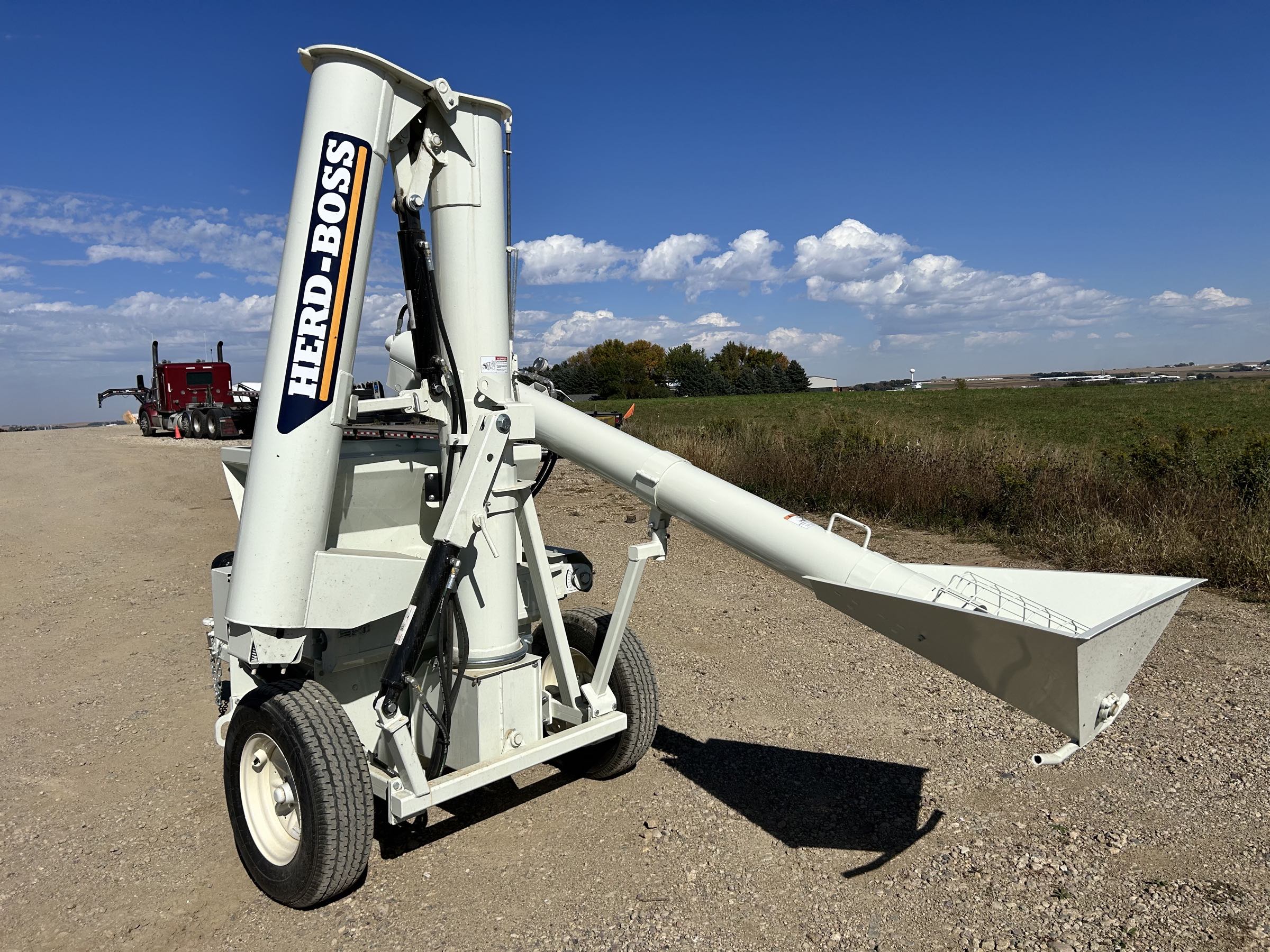 ***New*** Herd-Boss / Renn RMC24 Roller Mill - Image 6