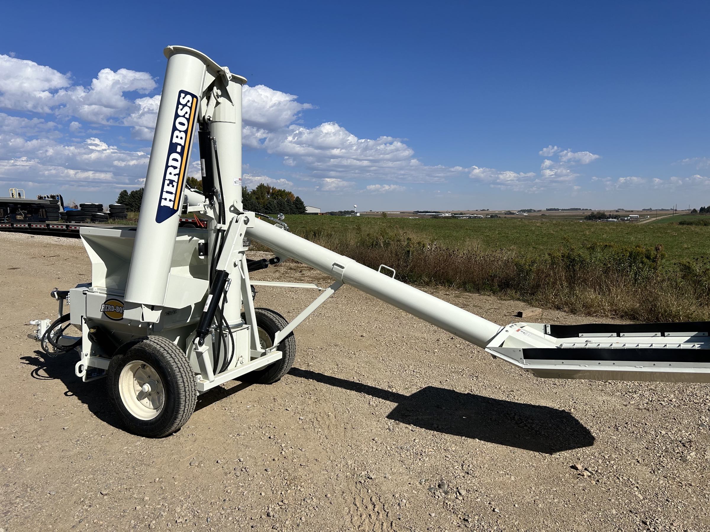 ***New*** Herd-Boss / Renn RMC24 Roller Mill - Image 5