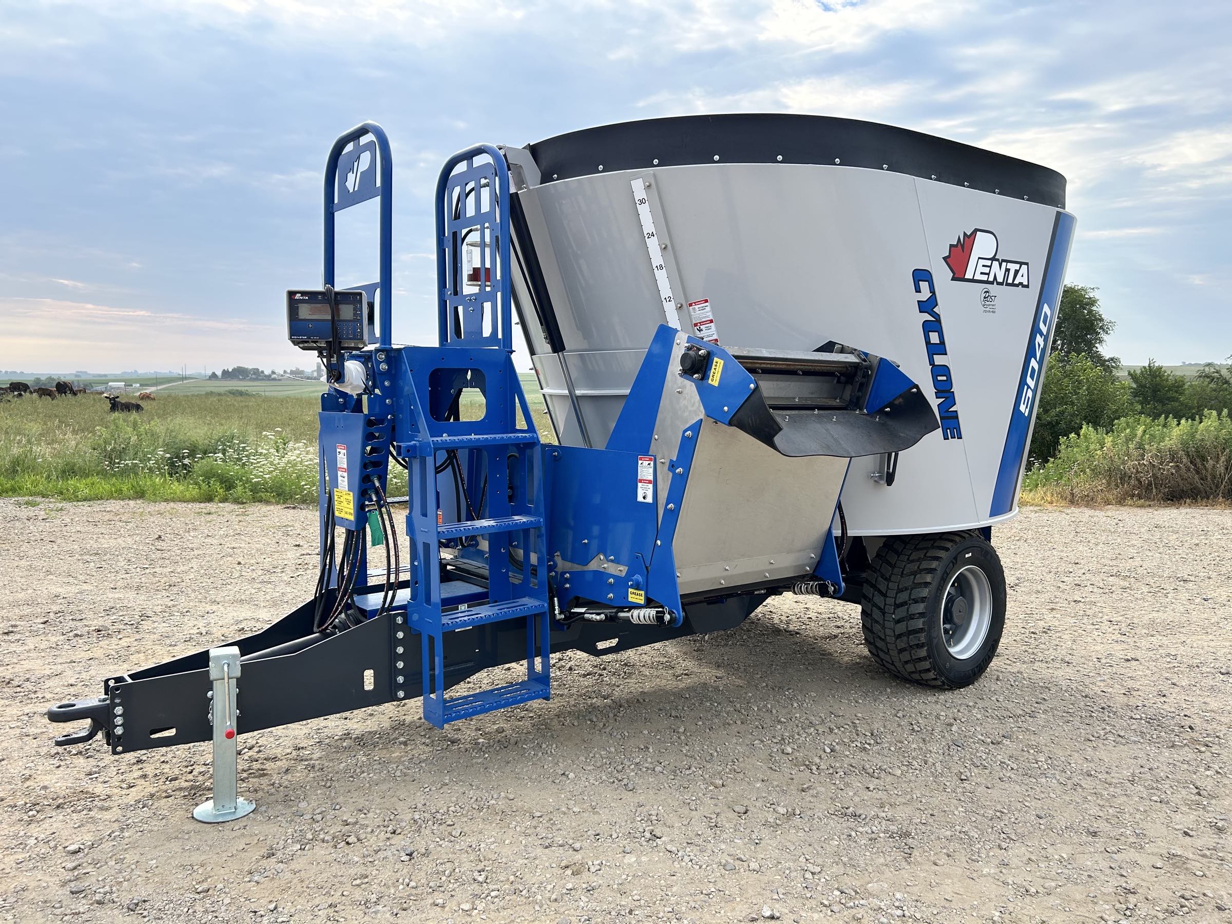 ***New*** Penta 5040 Vertical Feed Mixer