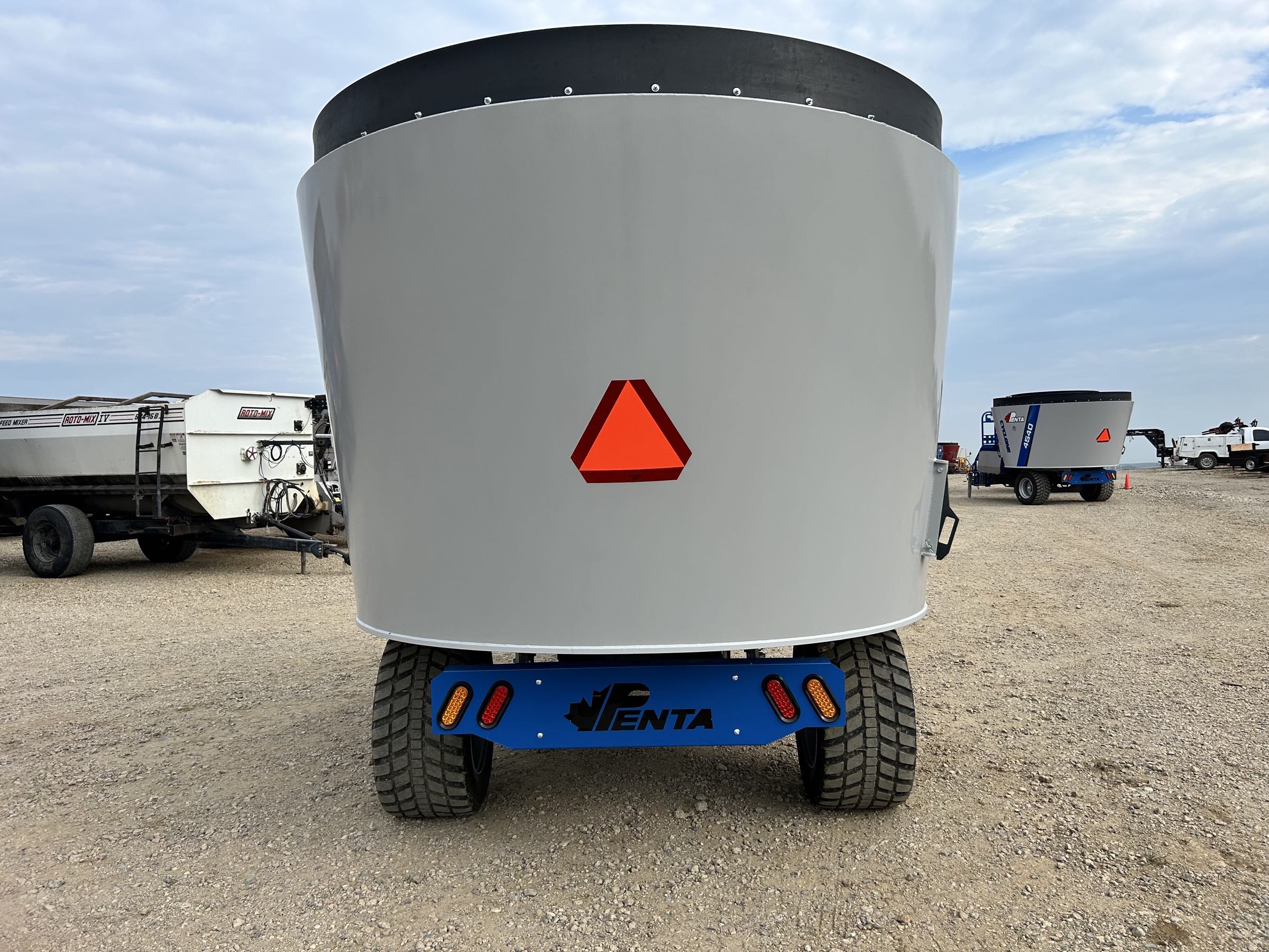 ***New*** Penta 5040 Vertical Feed Mixer - Image 6