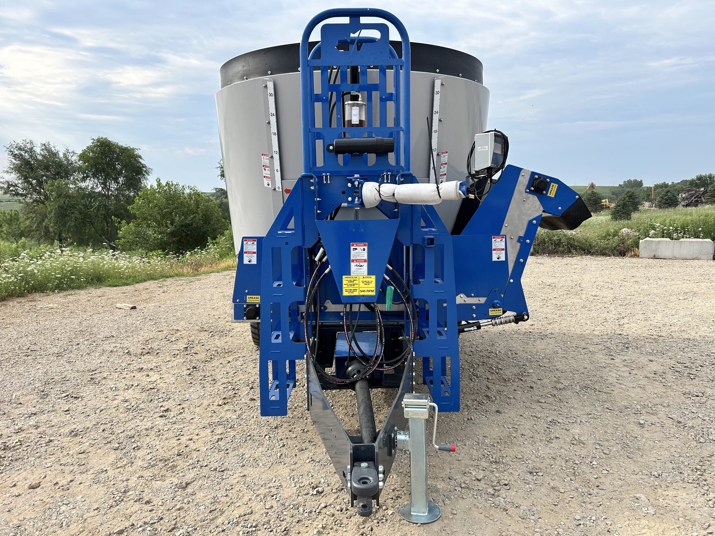 ***New*** Penta 5040 Vertical Feed Mixer - Image 2