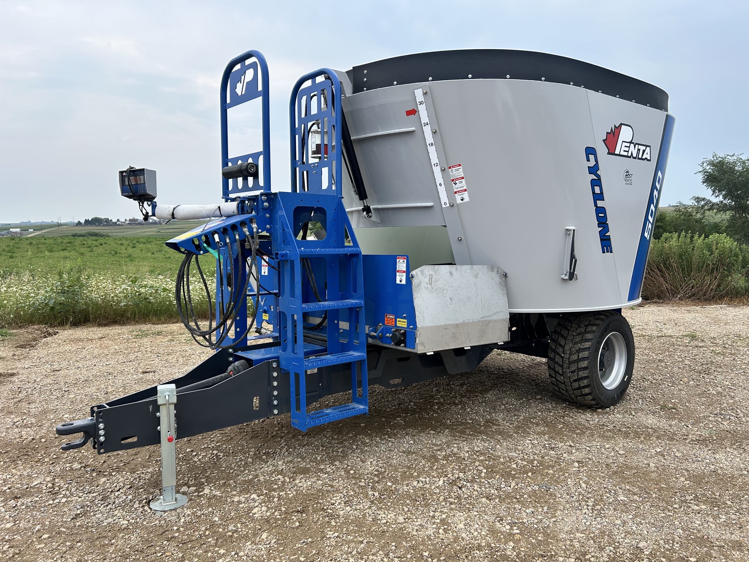 PENTA-5240-VERTICAL-FEED-MIXER-1 ***New*** Penta 5040 Vertical Feed Mixer
