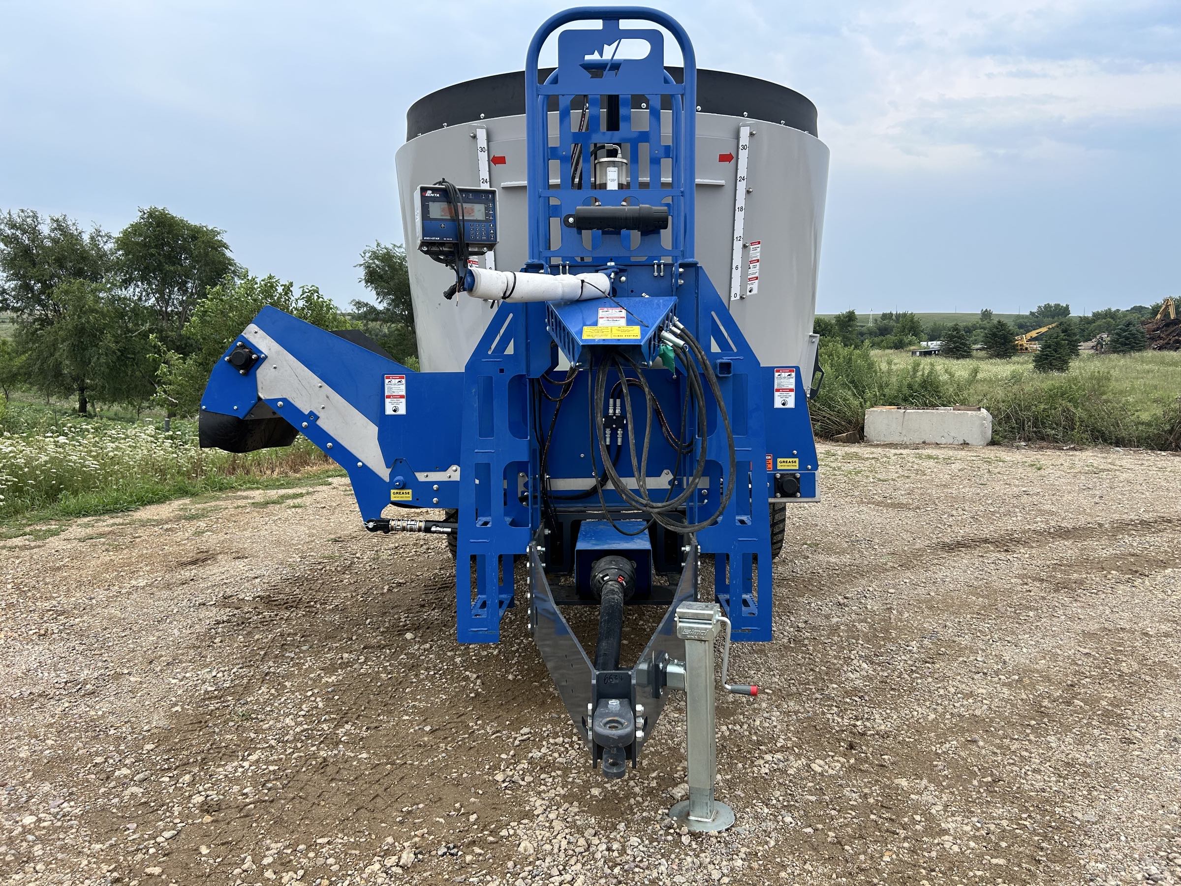 ***New*** Penta 5040 Vertical Feed Mixer - Image 2