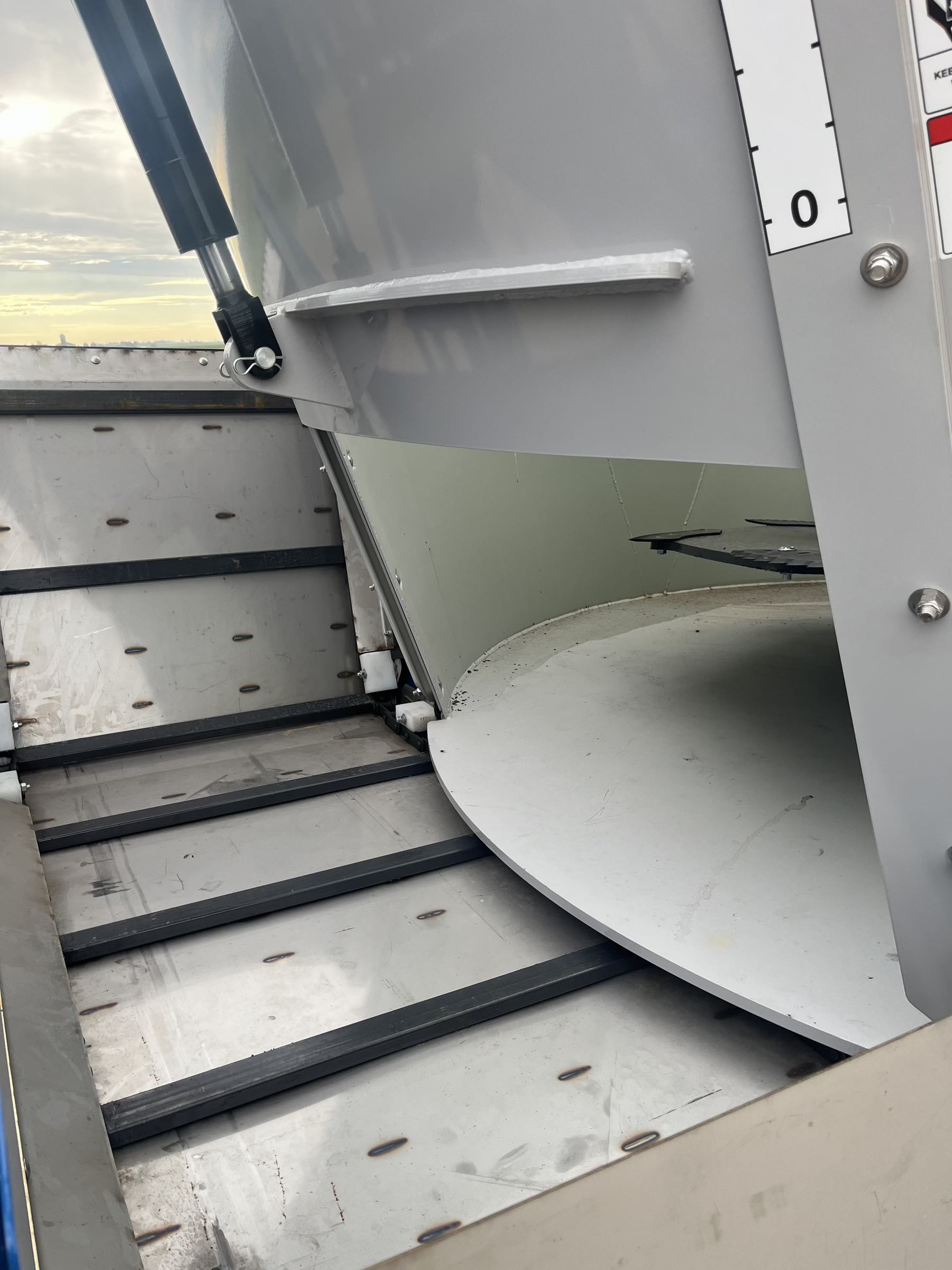 ***New*** Penta 5240 Vertical Feed Mixer - Image 5