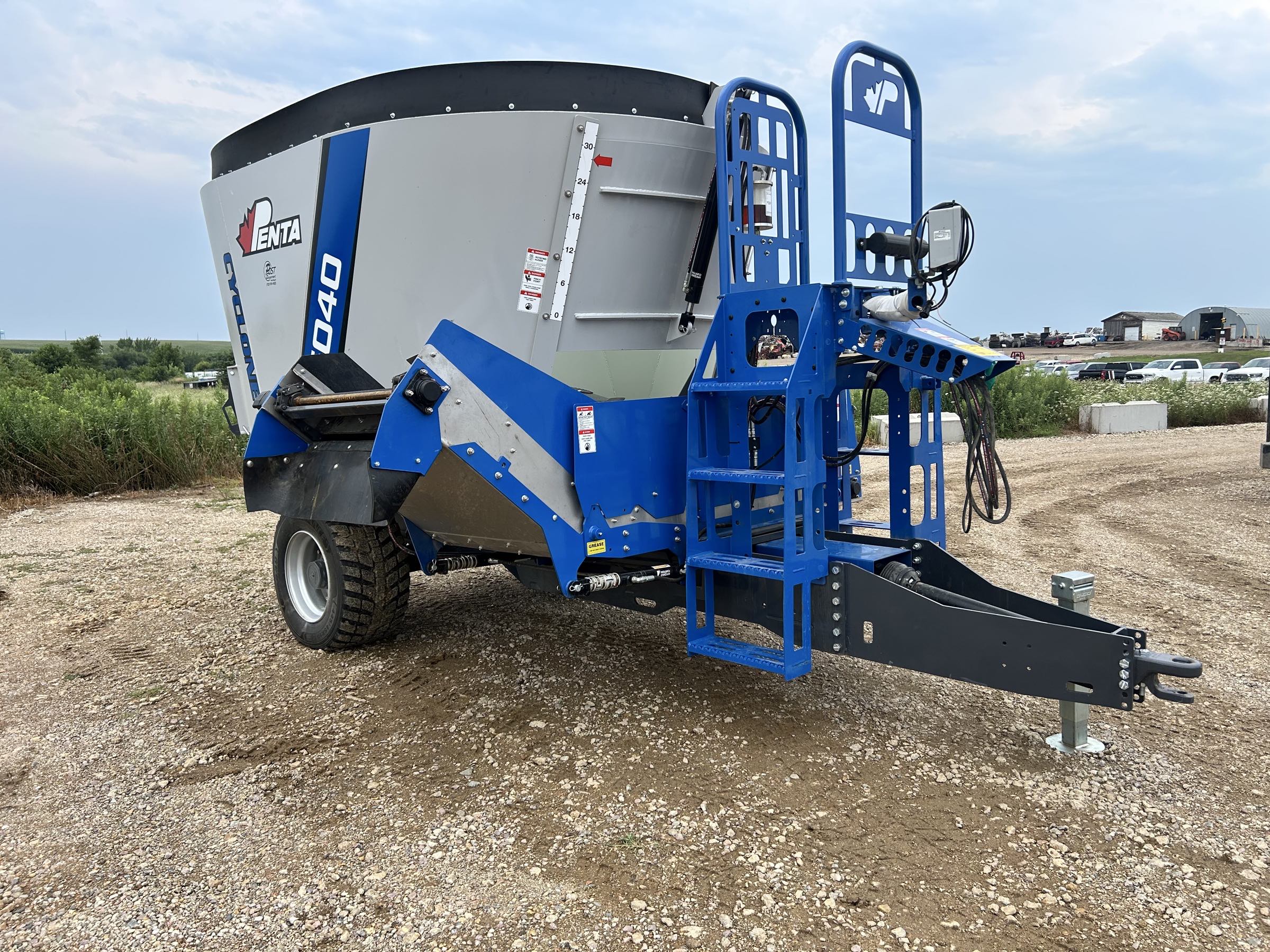 ***New*** Penta 5040 Vertical Feed Mixer - Image 3