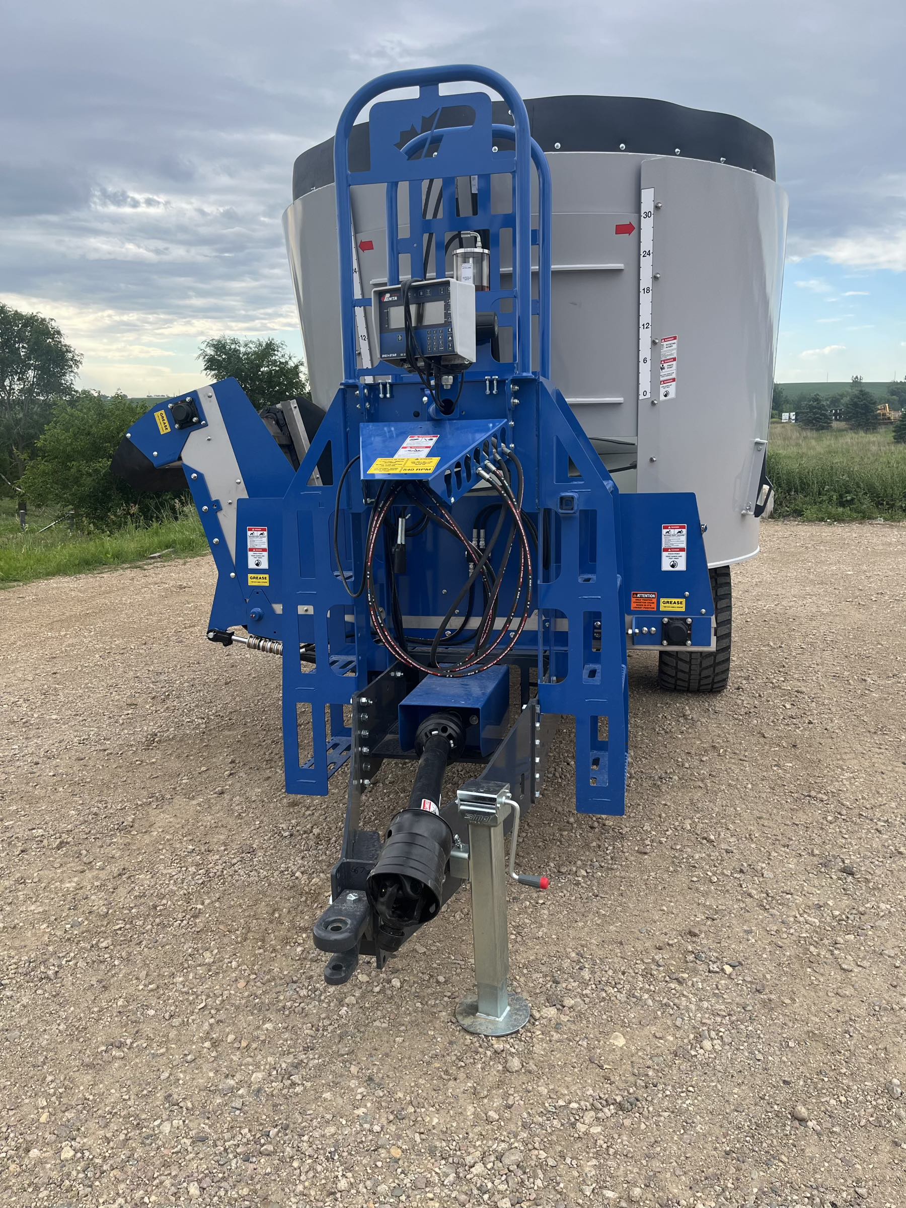 ***New*** Penta 5240 Vertical Feed Mixer - Image 2