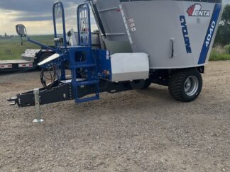 ***NEW** Penta 4040 vertical feed mixer! This mixer is equipped with a 3' right hadn't flip up discharge and weighing conveyor. It also has an EZ2800 bluetooth scale head, light kit, 445/45R19.5 super single tires, and a 9" rubber extension. Powered by a 540 CV PTO.