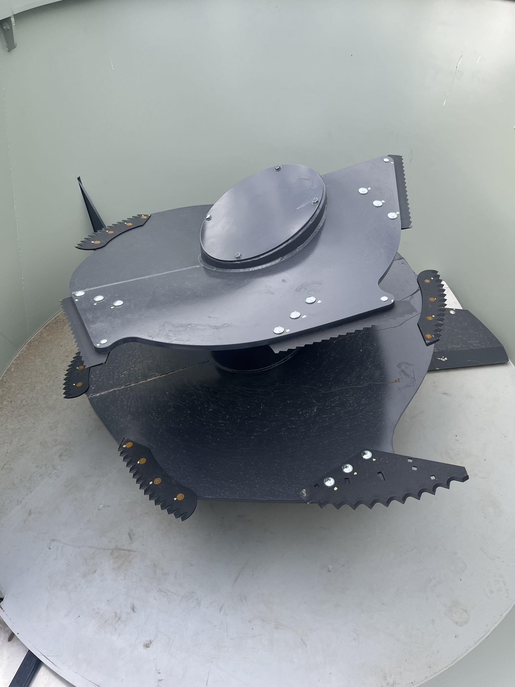 ***NEW** Penta 4040 vertical feed mixer! This mixer is equipped with a 3' right hadn't flip up discharge and weighing conveyor. It also has an EZ2800 bluetooth scale head, light kit, 445/45R19.5 super single tires, and a 9" rubber extension. Powered by a 540 CV PTO.