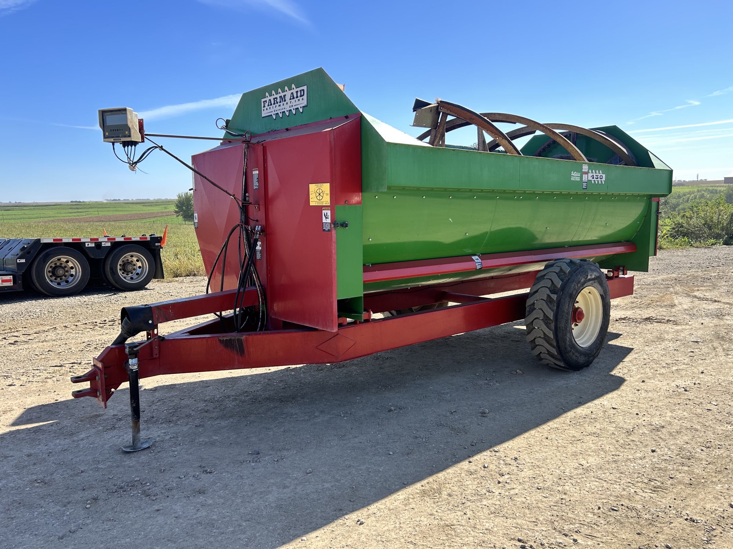 FARM-AID-430-FEED-MIXER-4 Farm Aid 430 Reel Feed Mixer