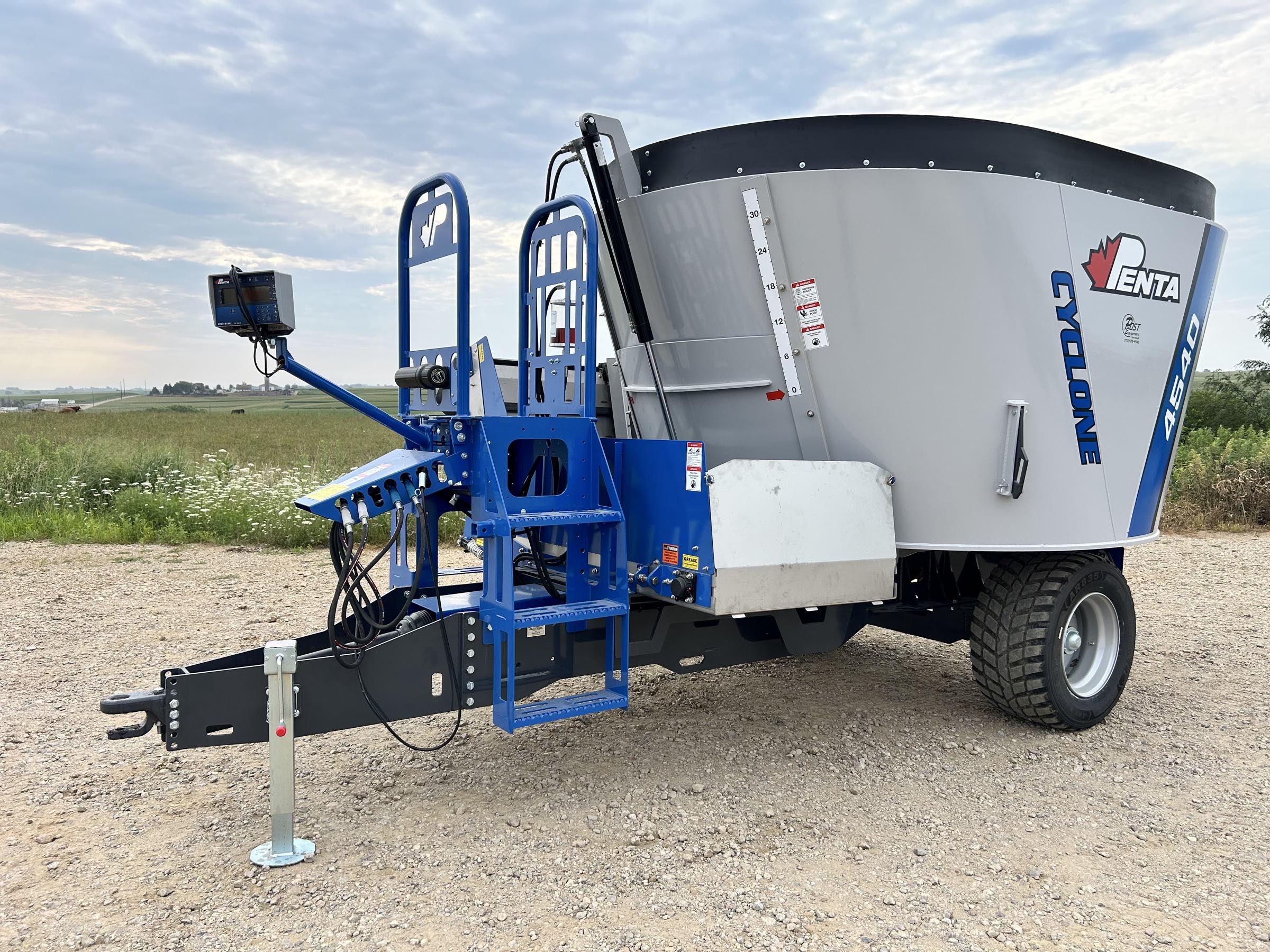 ***NEW*** Penta 4540 Vertical Feed Mixer