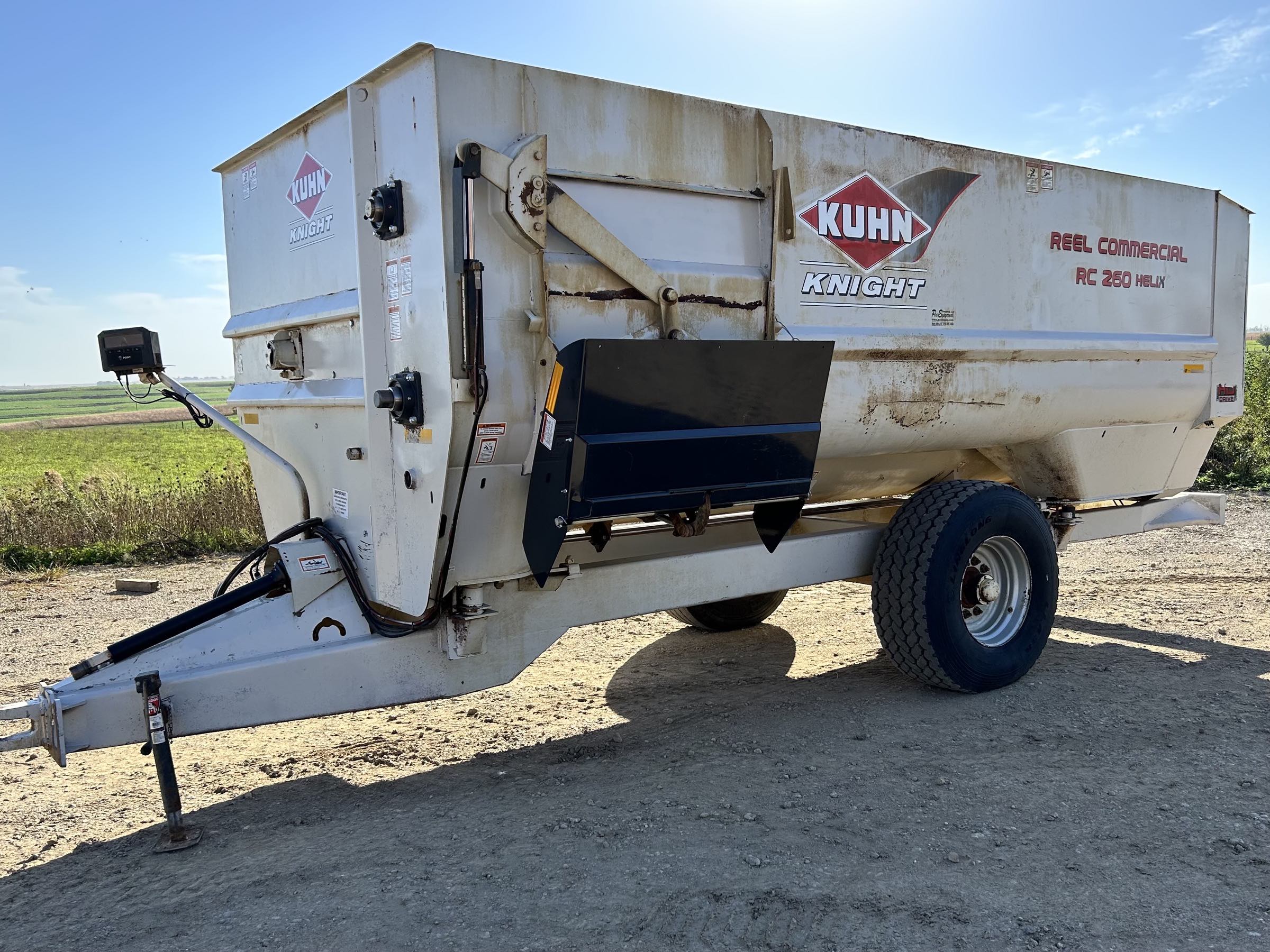Kuhn Knight RC260 Reel Feed Mixer