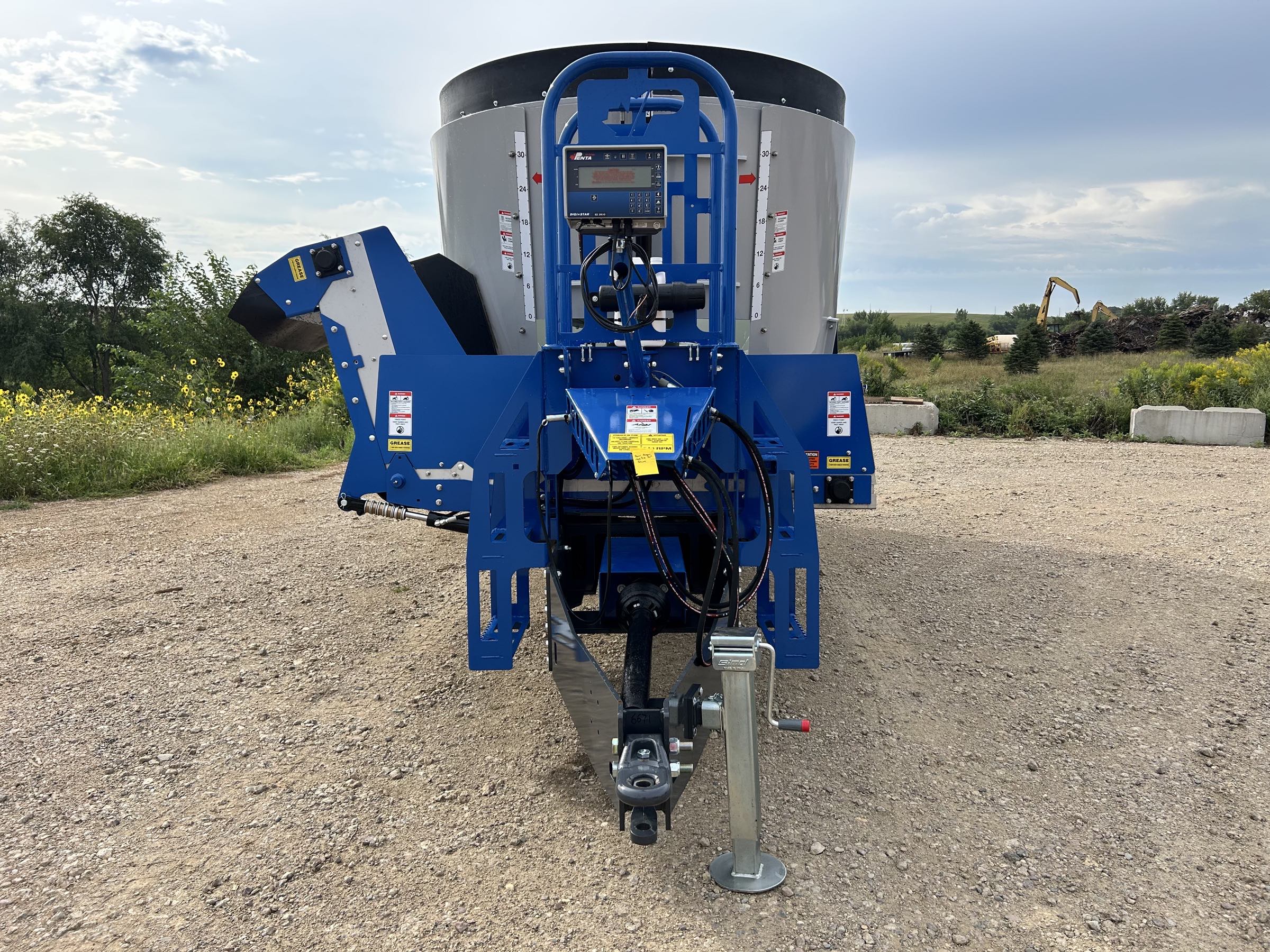 ***NEW*** Penta 6040 Vertical Feed Mixer - Image 2